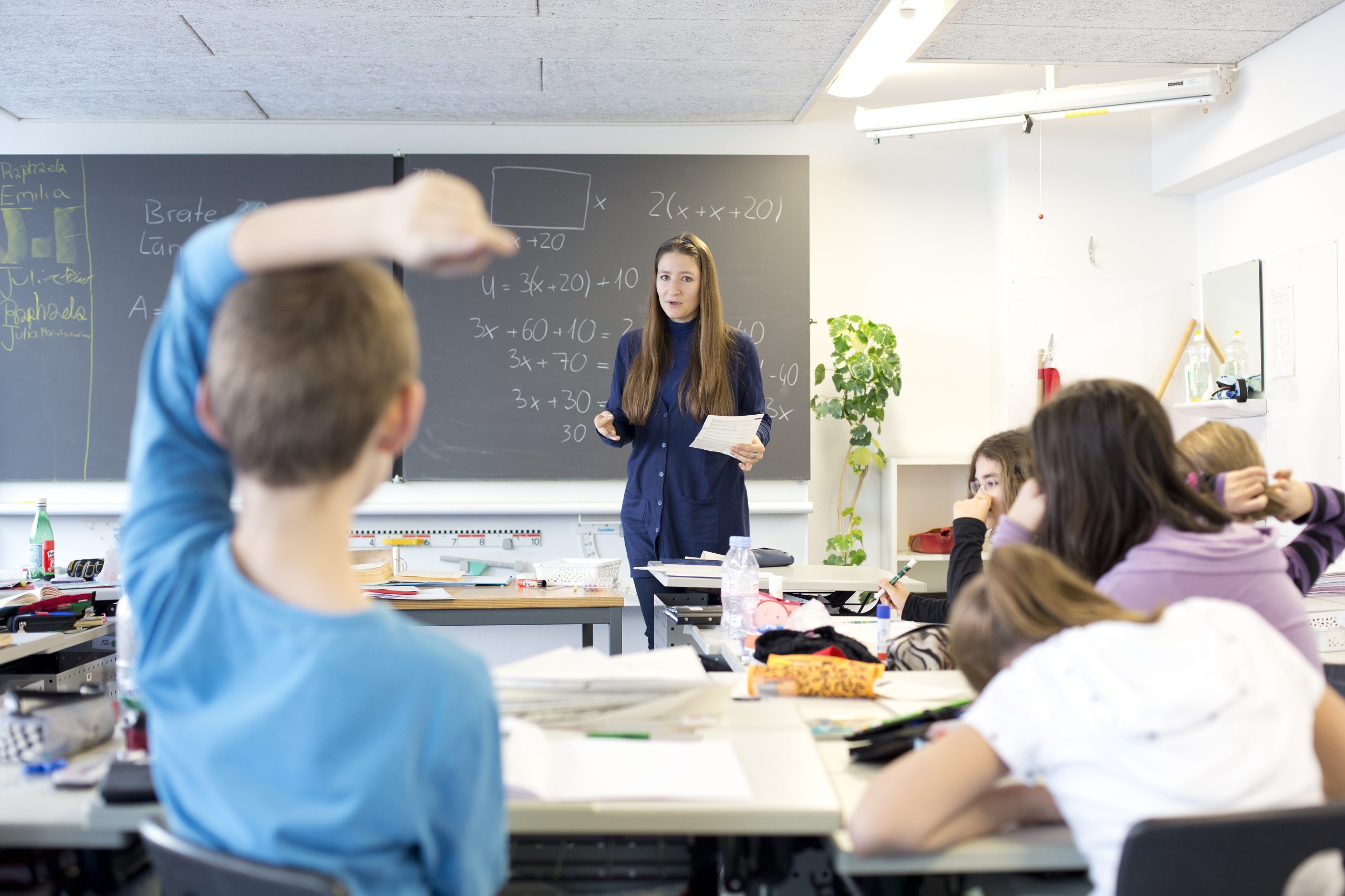 Lehrerin Heer in der Schule Talenta für hochbegabte Kinder in Zürich am Donnerstag (22.11.2011). Foto: Heike Grasser